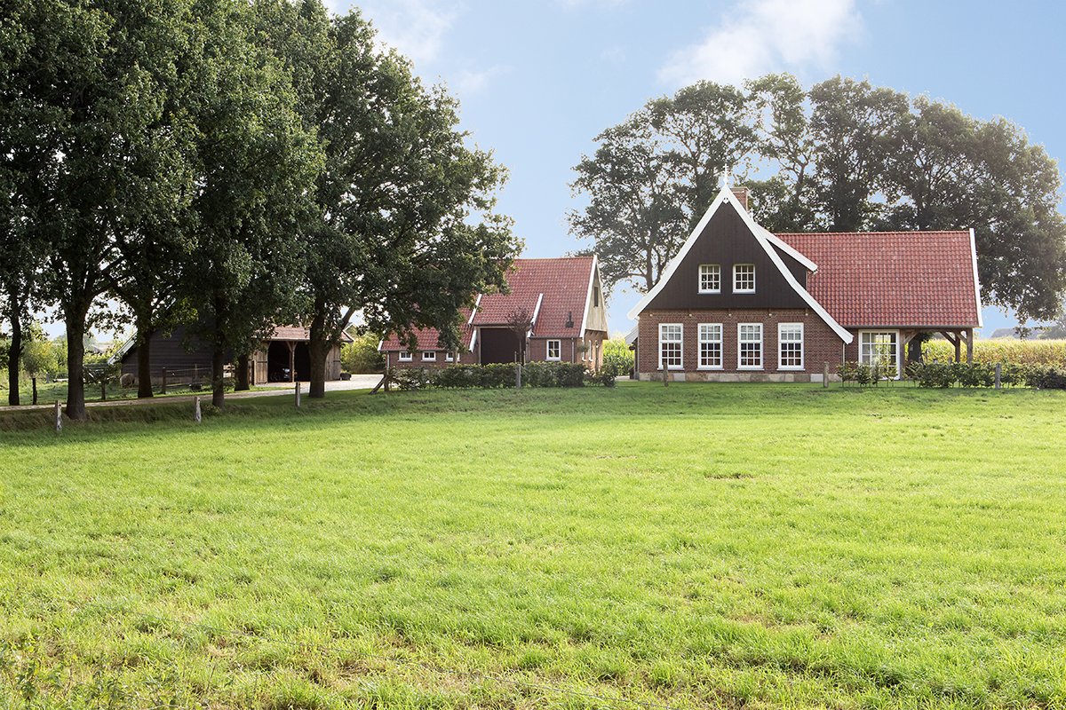 Boerderijwoning in Saksische bouwstijl, gelegen in Harbrinkhoek