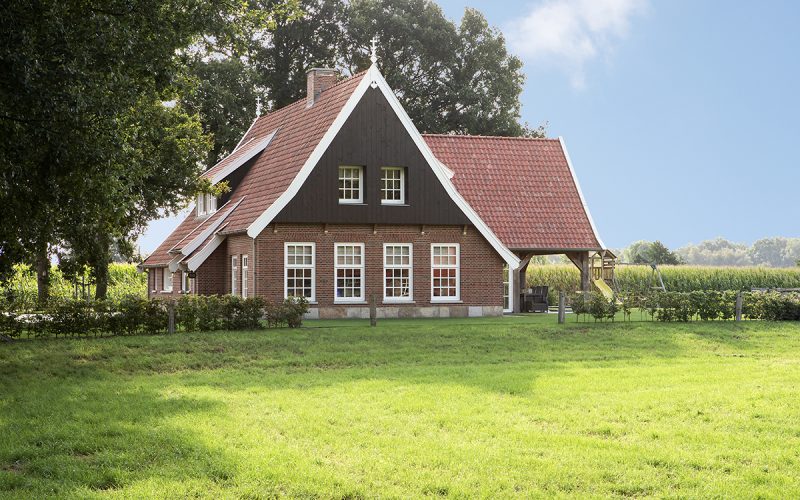 Boerderijwoning in Saksische bouwstijl, gelegen in Harbrinkhoek