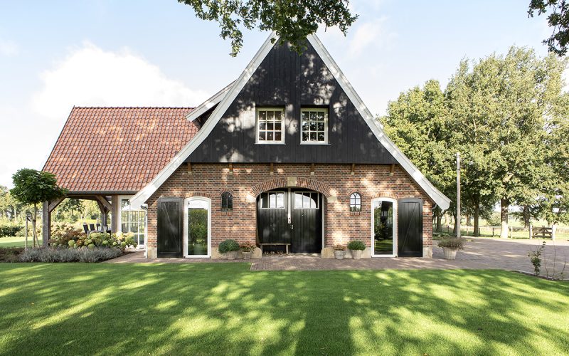 Boerderijwoning in Saksische bouwstijl, gelegen in Harbrinkhoek
