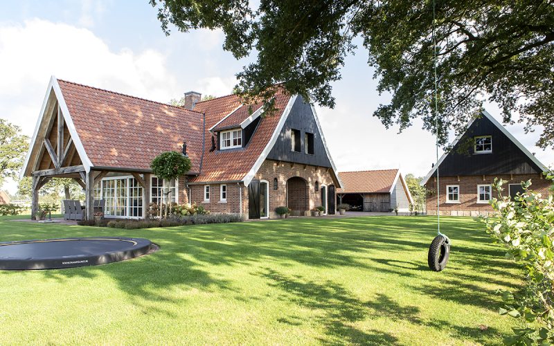 Boerderijwoning in Saksische bouwstijl, gelegen in Harbrinkhoek