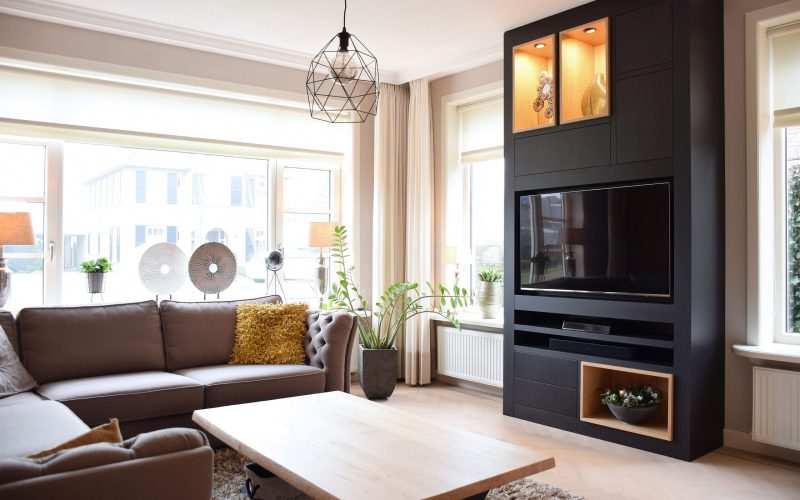 Interieur vrijstaande jaren-30 woning, woonkamer en keuken